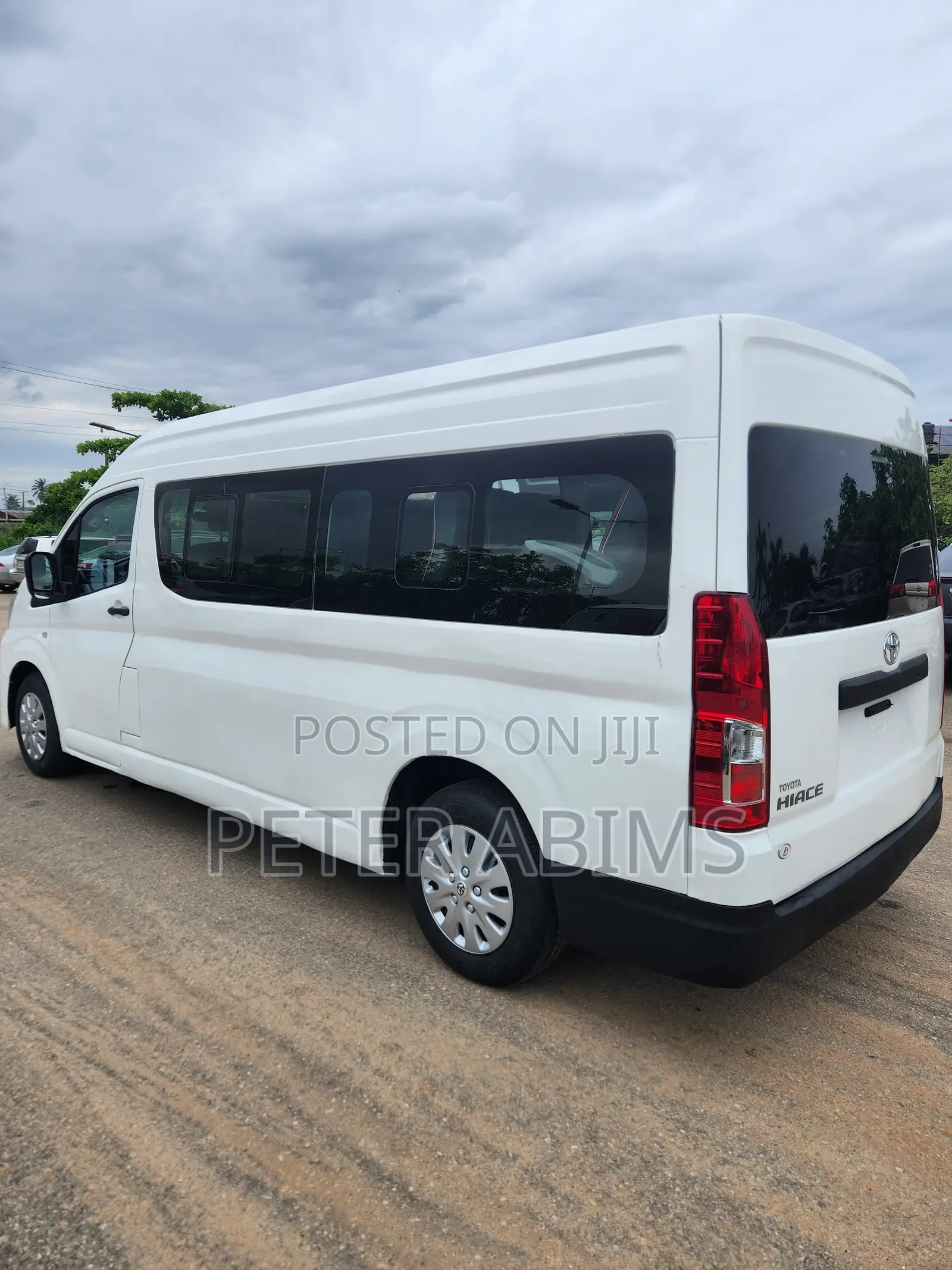 Toyota HiAce 2022 White