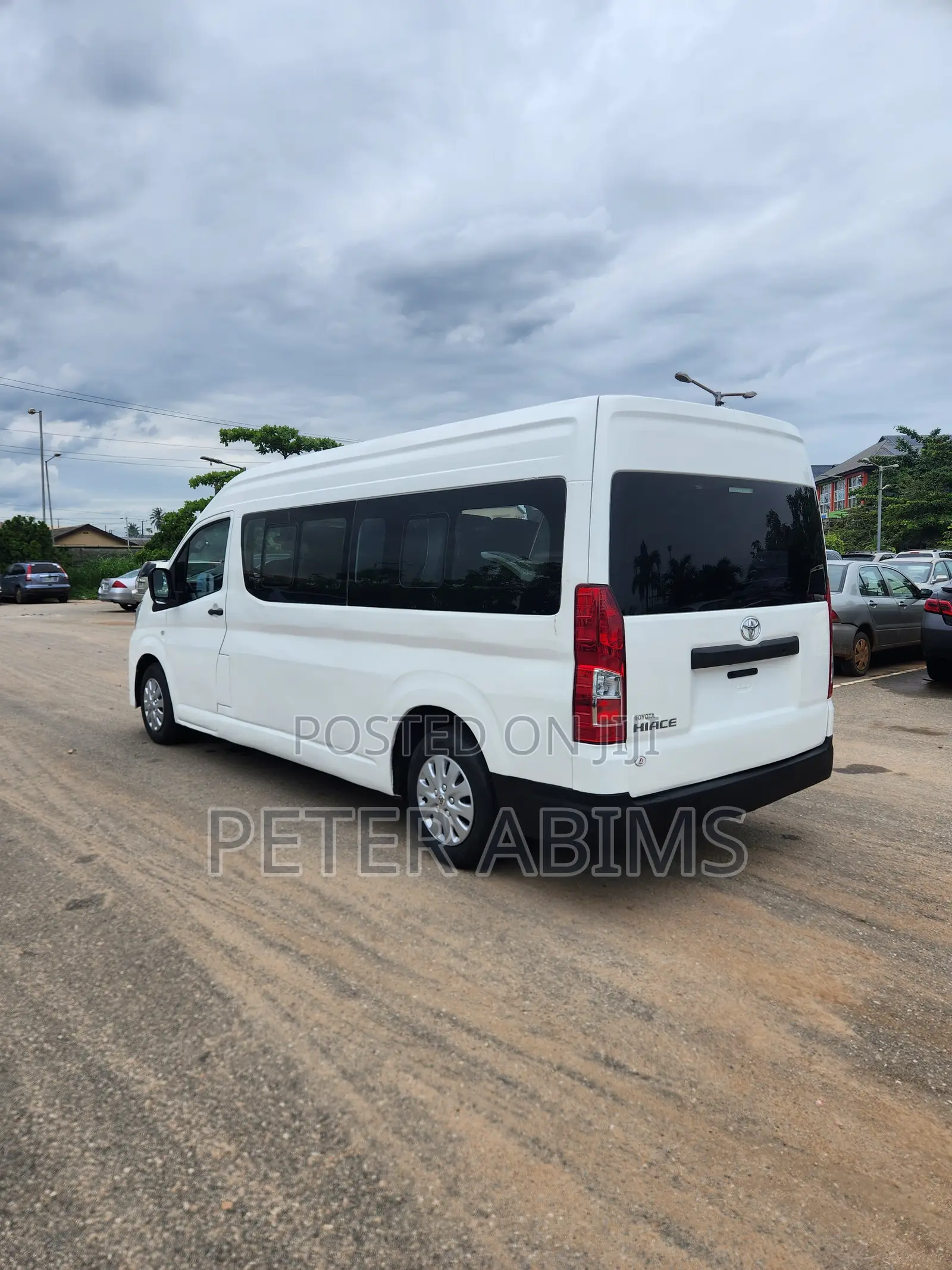 Toyota HiAce 2022 White