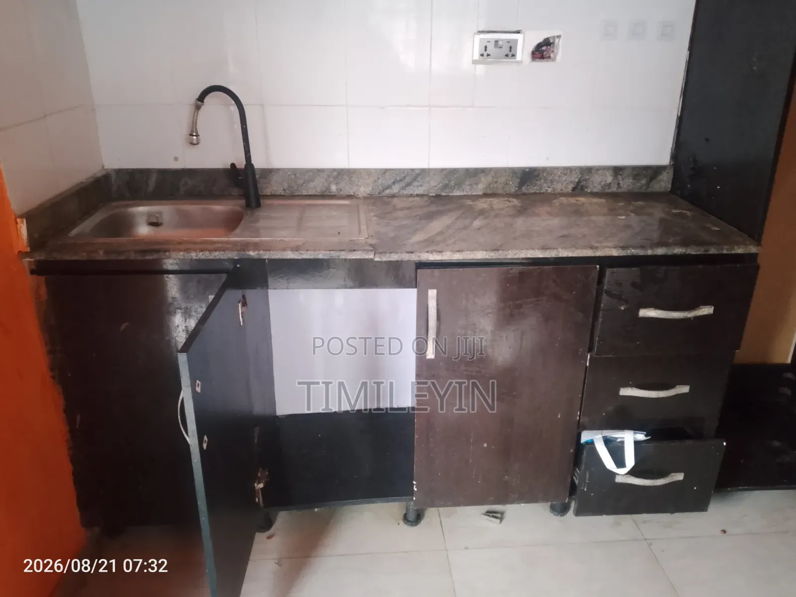 Kitchen Cabinet With Washing Basin