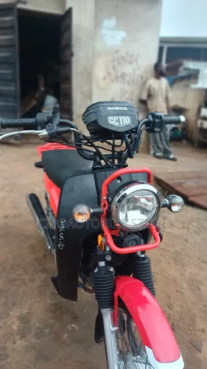 Honda CB 2021 Red