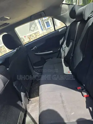 Toyota Corolla LE 4dr Sedan (1.8L 4cyl 4A) 2012 Silver