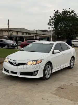Toyota Camry SE 4dr Sedan (2.5L 4cyl 6A) 2013 White