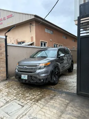 Ford Explorer Base 4dr FWD (3.5L 6cyl 6A) 2012 Gray