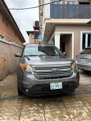Ford Explorer Base 4dr FWD (3.5L 6cyl 6A) 2012 Gray