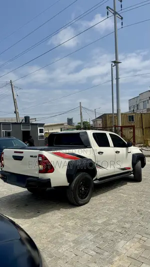 Toyota Hilux Workmate 2019 White