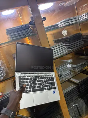 Laptop HP EliteBook 830 G8 16GB Intel Core i7 SSD 512GB