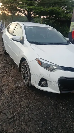 Toyota Corolla LE 4dr Sedan (1.8L 4cyl CVT) 2014 White