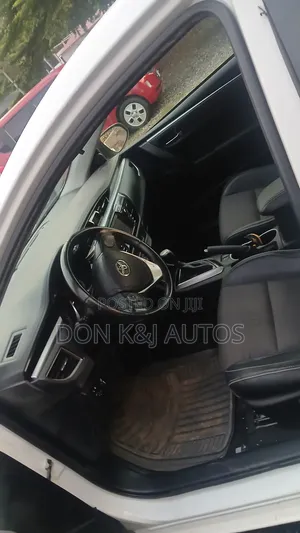 Toyota Corolla LE 4dr Sedan (1.8L 4cyl CVT) 2014 White