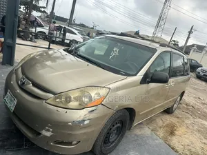 Toyota Sienna 2006 Gold