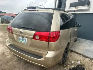 Toyota Sienna 2006 Gold