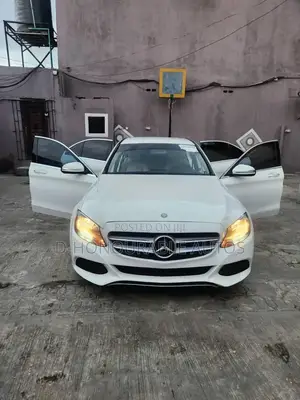 Mercedes-Benz C300 Base AWD 4Matic Sedan (2.0L 4cyl 7A) 2015 White