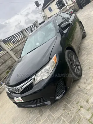 Toyota Camry XLE 4dr Sedan (2.5L 4cyl 6A) 2013 Black