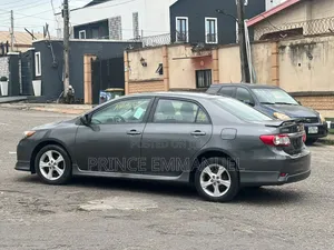 Toyota Corolla 2012 Gray