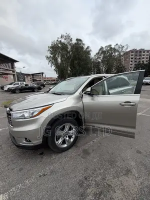 Toyota Highlander Limited Platinum V6 4x4 (3.5L 6cyl 6A) 2016 Gold