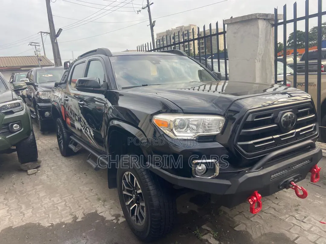 Toyota Tacoma 2018 Black