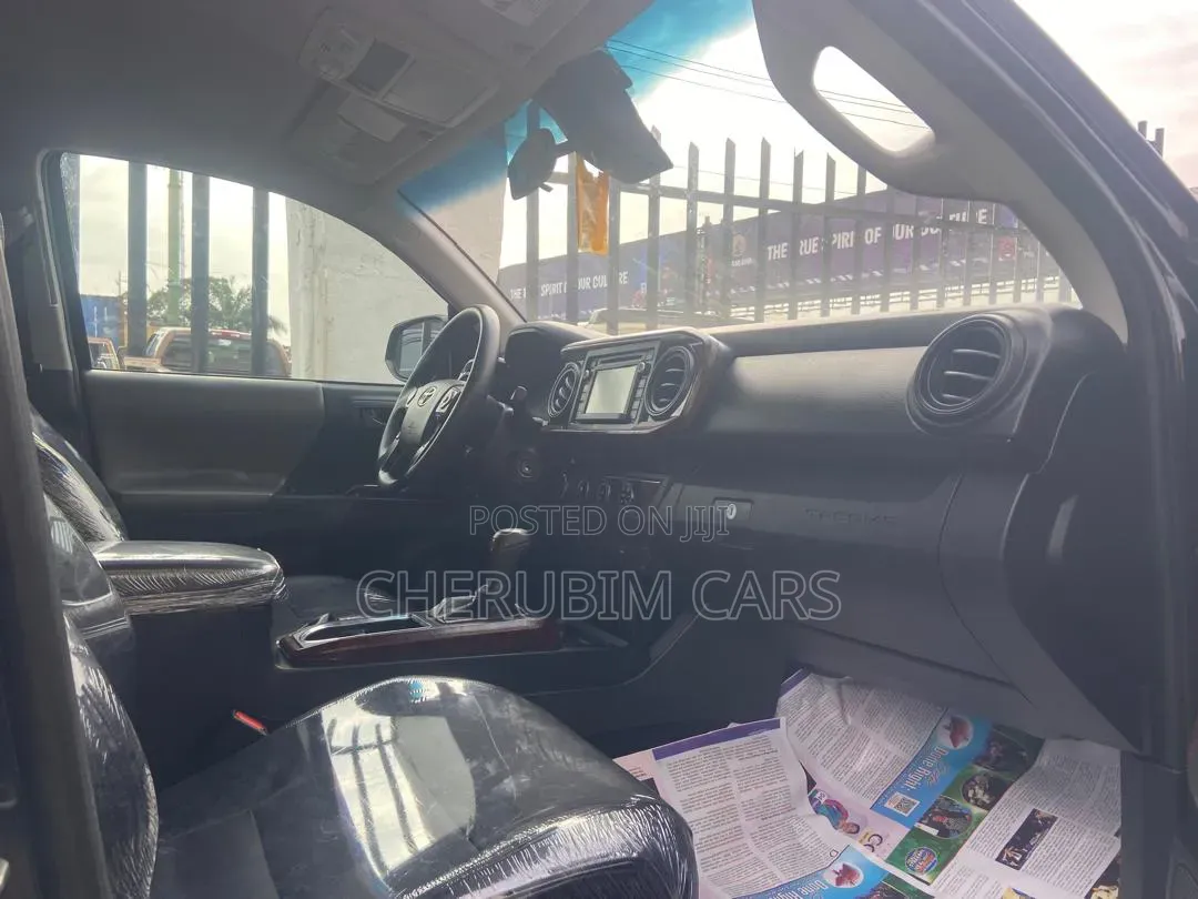 Toyota Tacoma 2018 Black