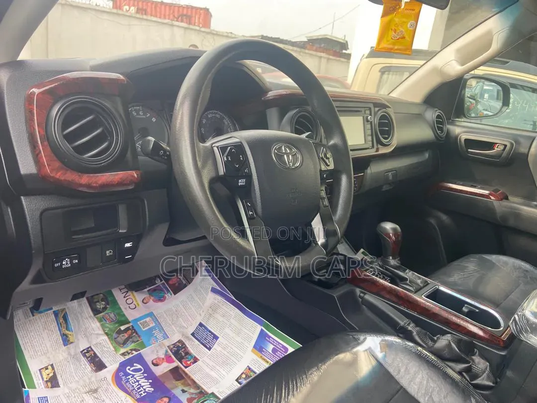 Toyota Tacoma 2018 Black