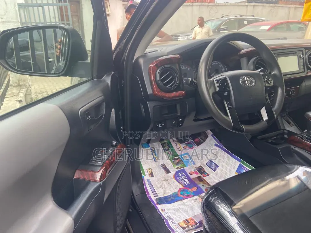 Toyota Tacoma 2018 Black