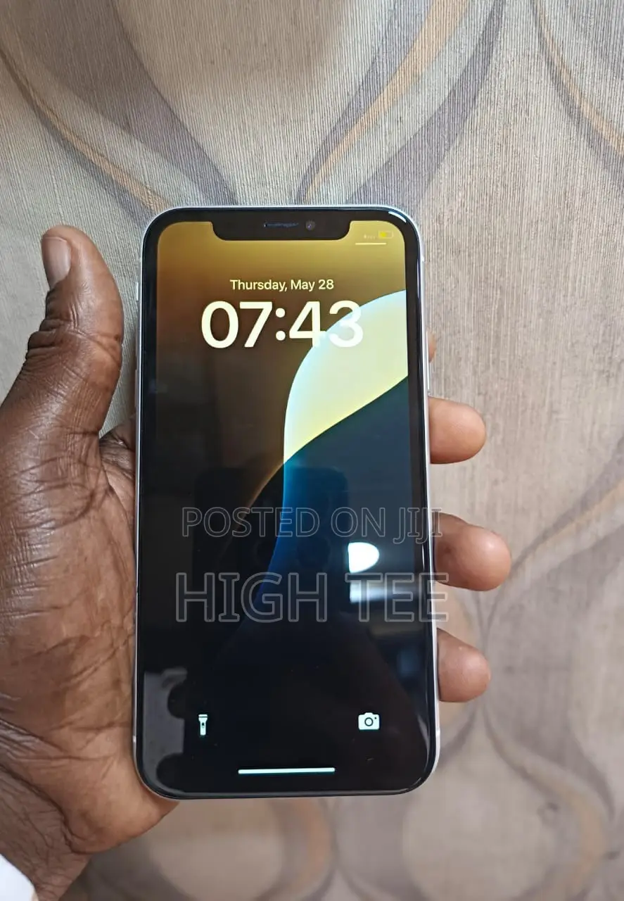 Apple iPhone XR 64 GB White