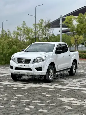Nissan Navara 2021 White