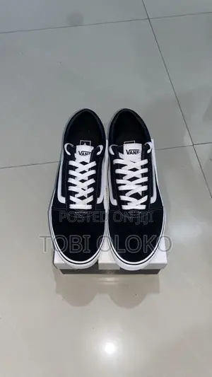 Black and White Vans “Off the Wall”