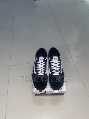 Black and White Vans “Off the Wall”