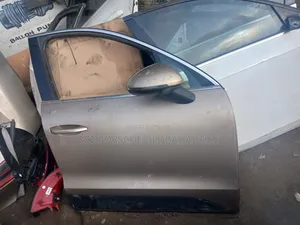 Door Porsche Macan