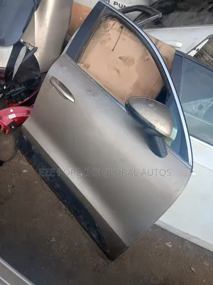 Door Porsche Macan