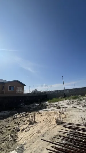 3bdrm Apartment in Lekki Phase 1 for sale