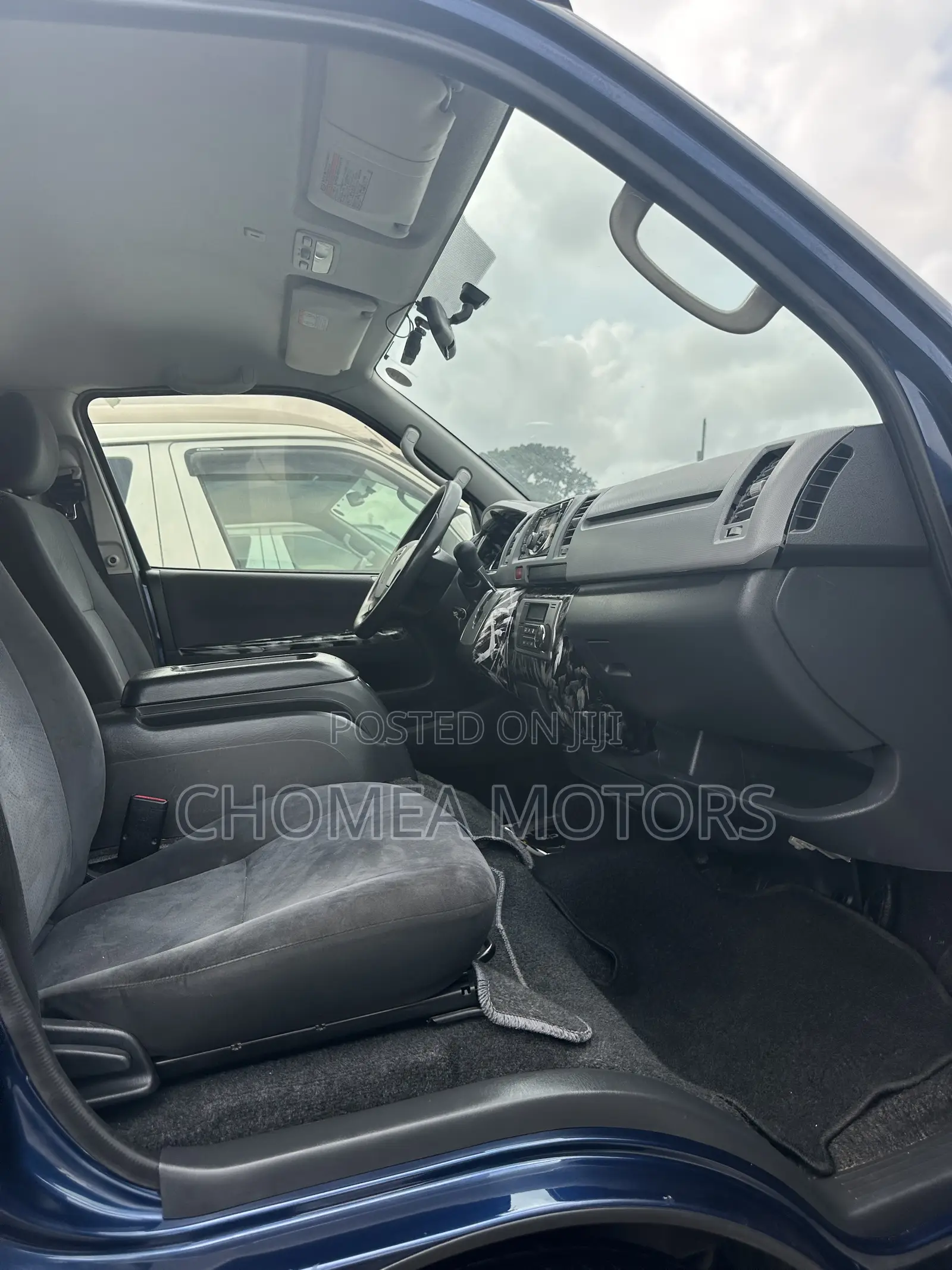 Toyota HiAce 2017 Blue