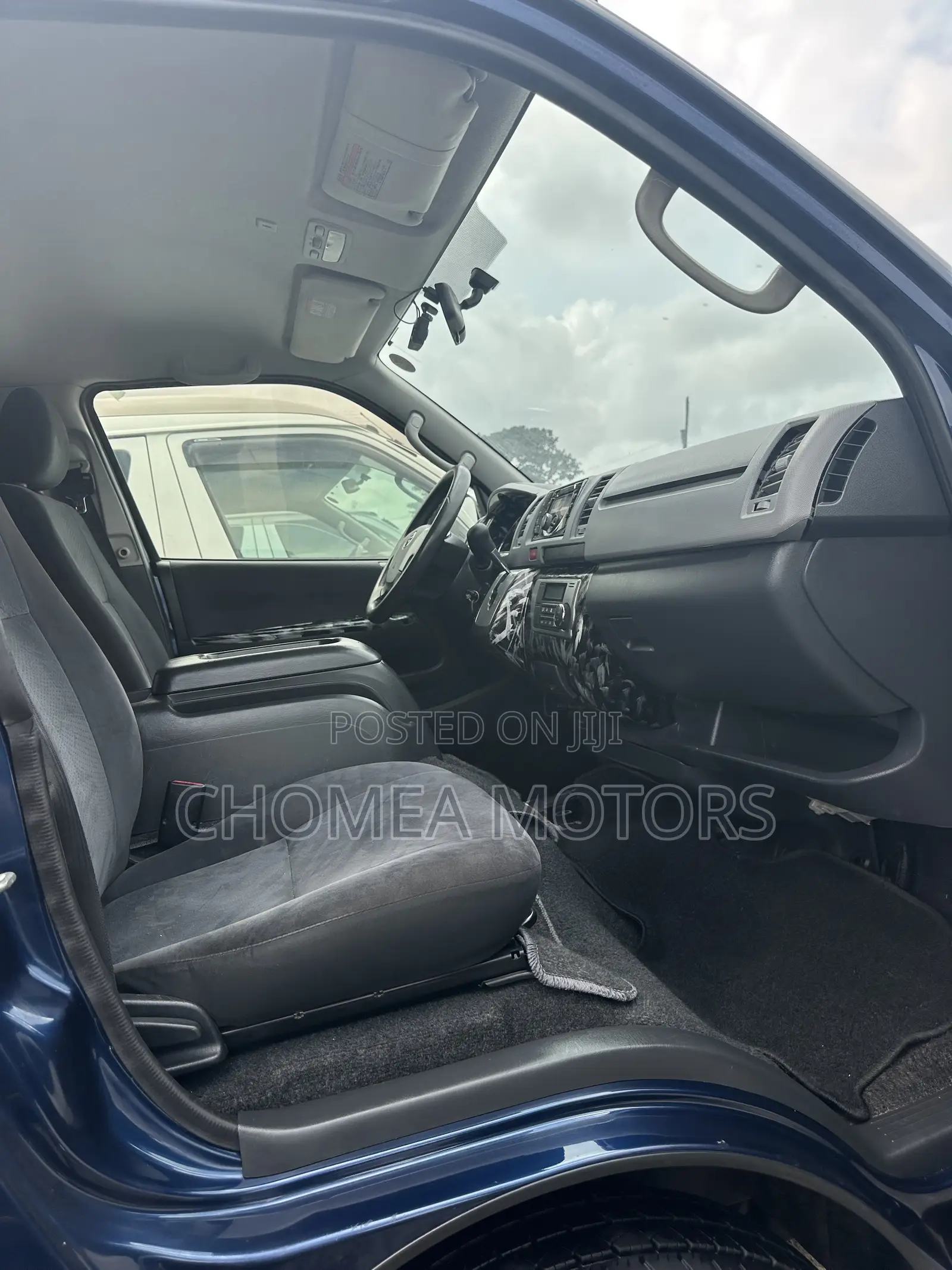 Toyota HiAce 2017 Blue