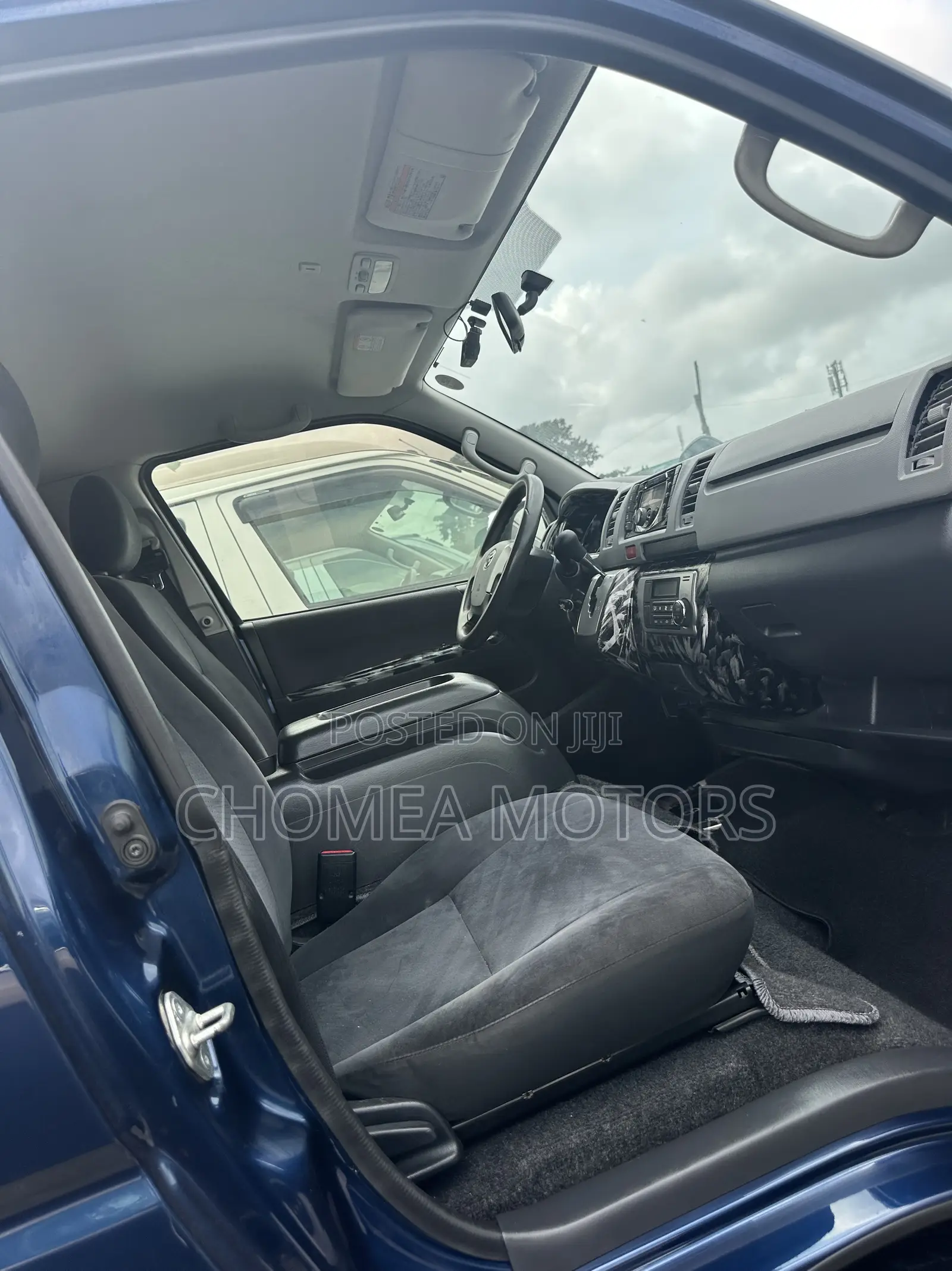 Toyota HiAce 2017 Blue