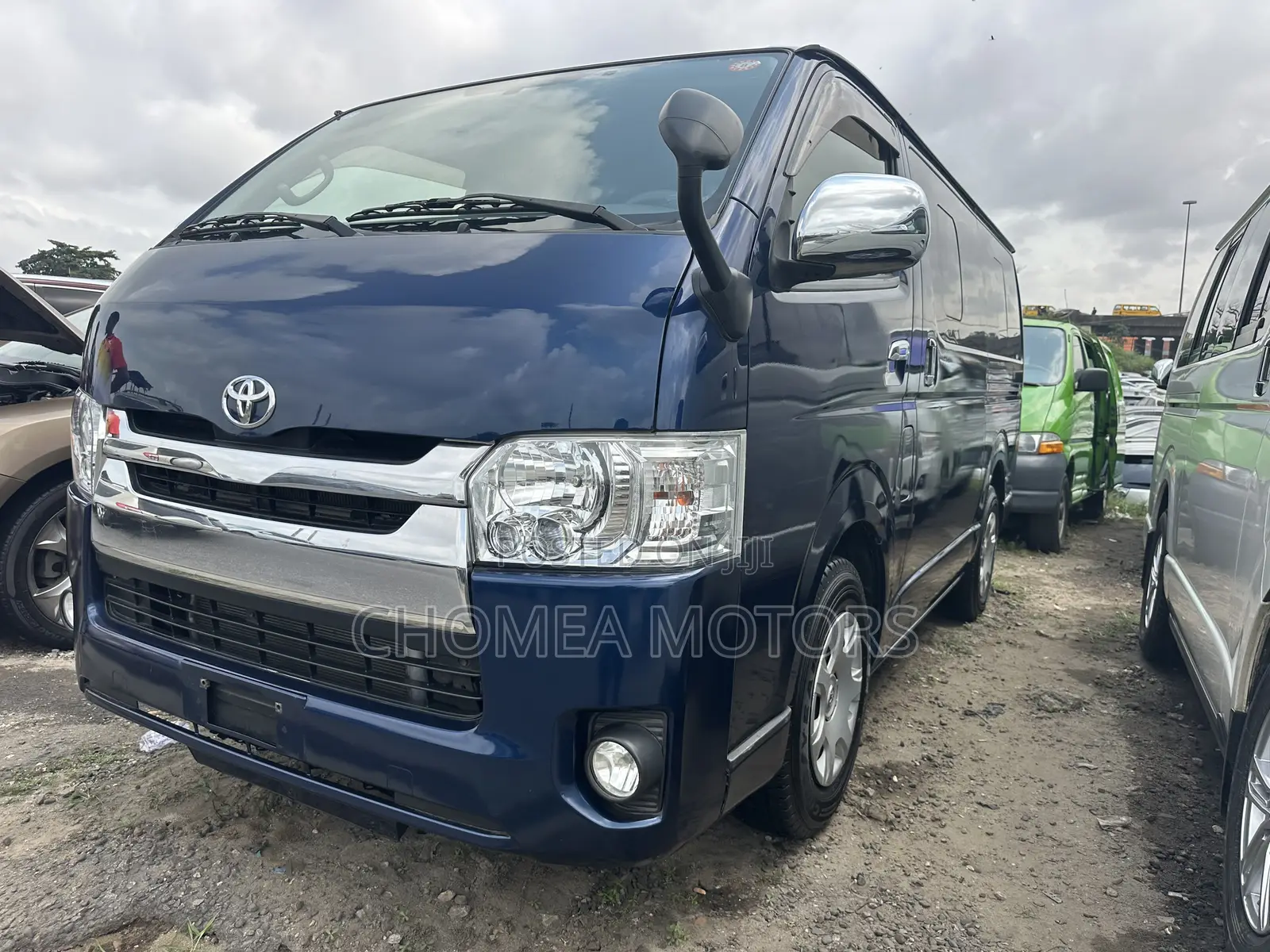 Toyota HiAce 2017 Blue