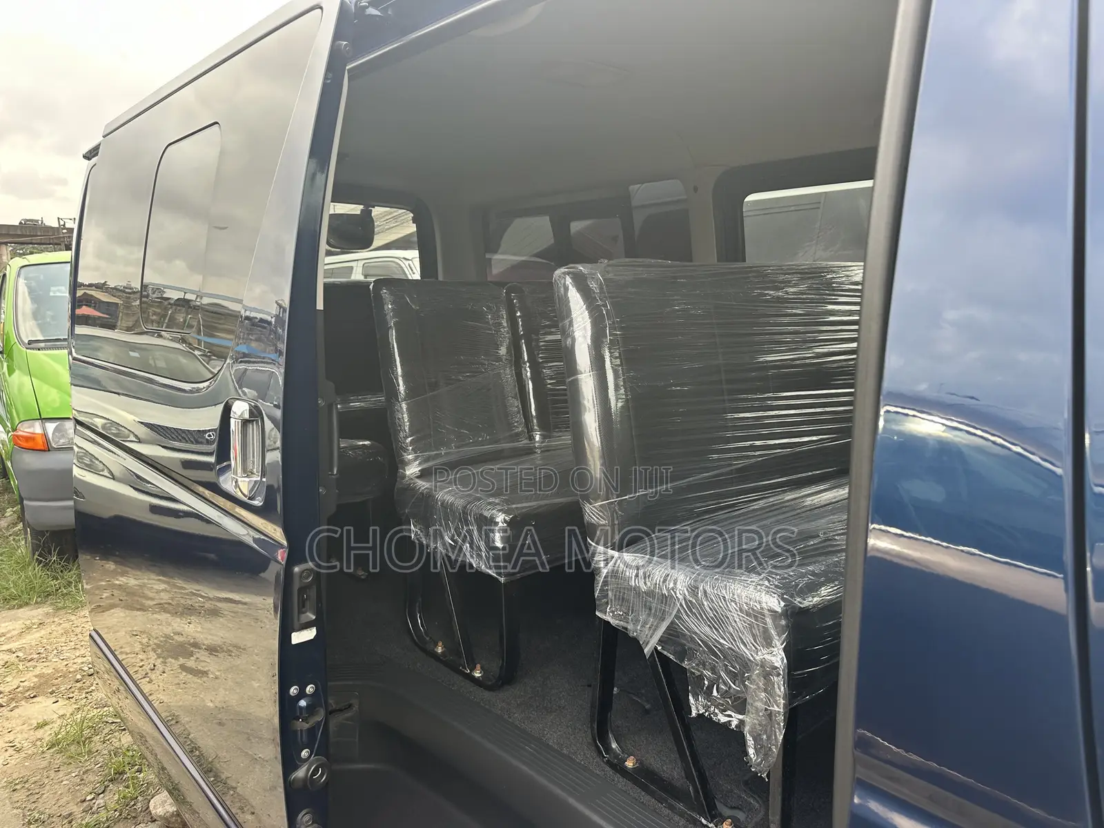 Toyota HiAce 2017 Blue