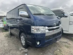 Toyota HiAce 2017 Blue