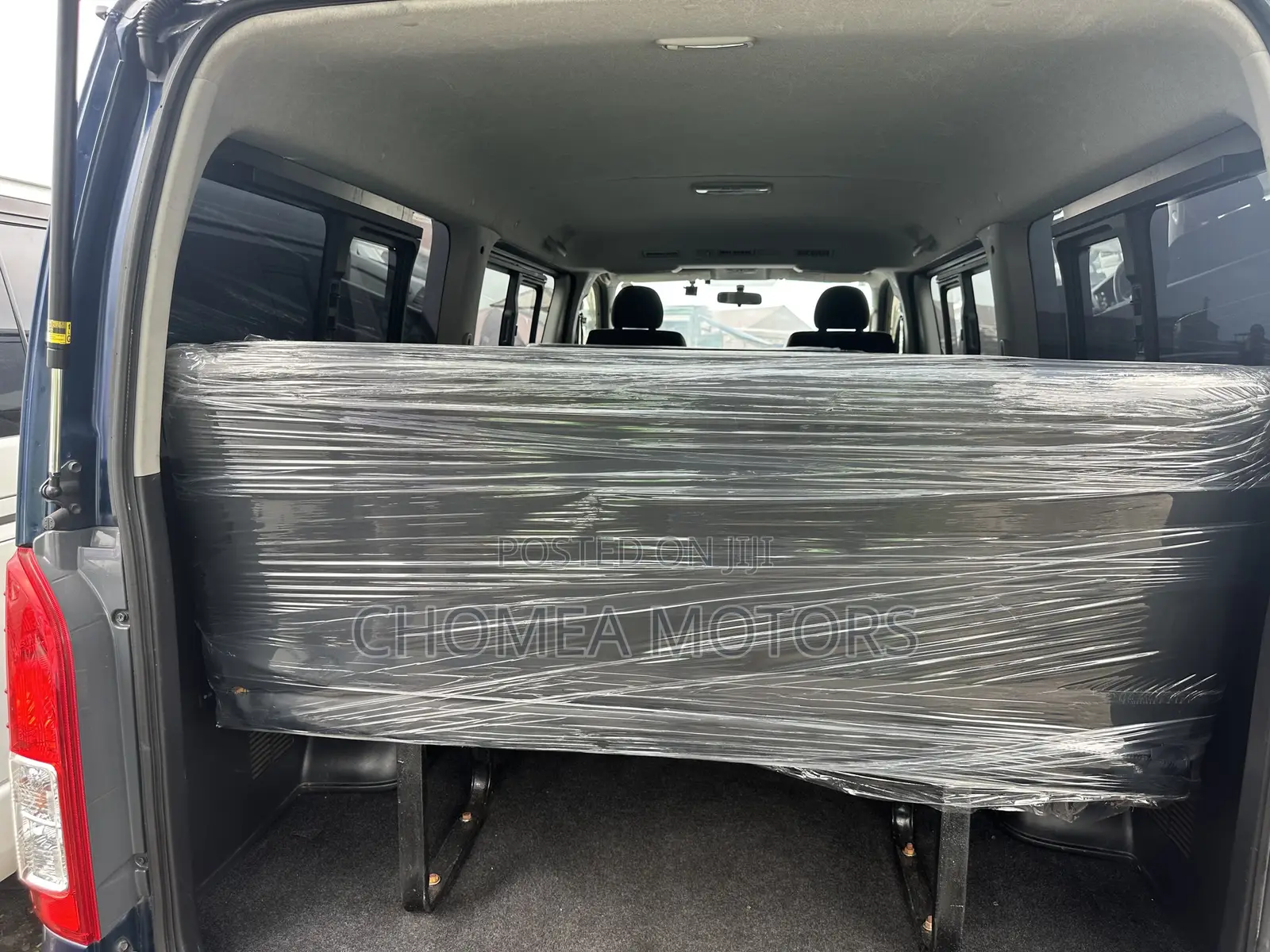 Toyota HiAce 2017 Blue