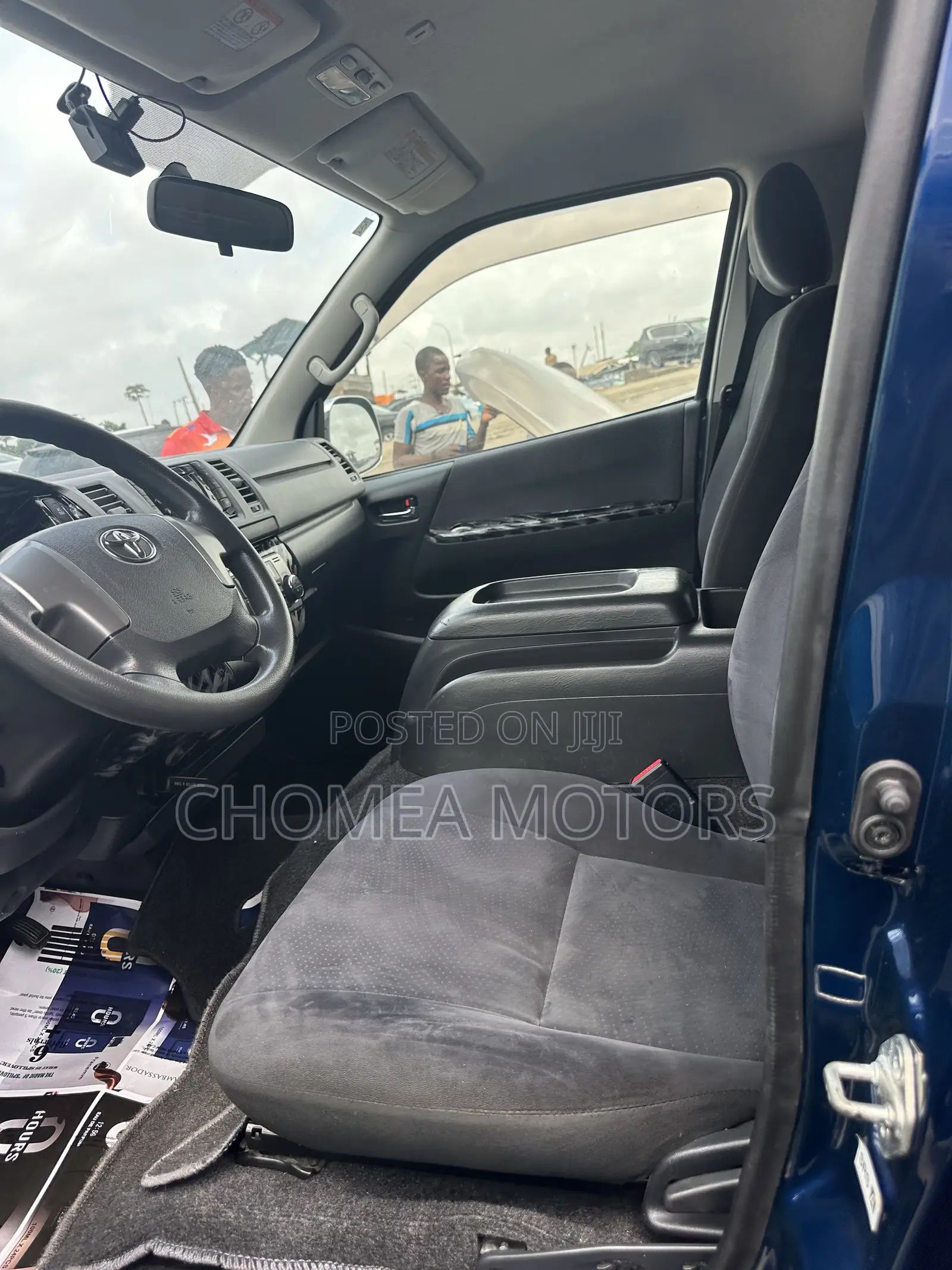 Toyota HiAce 2017 Blue
