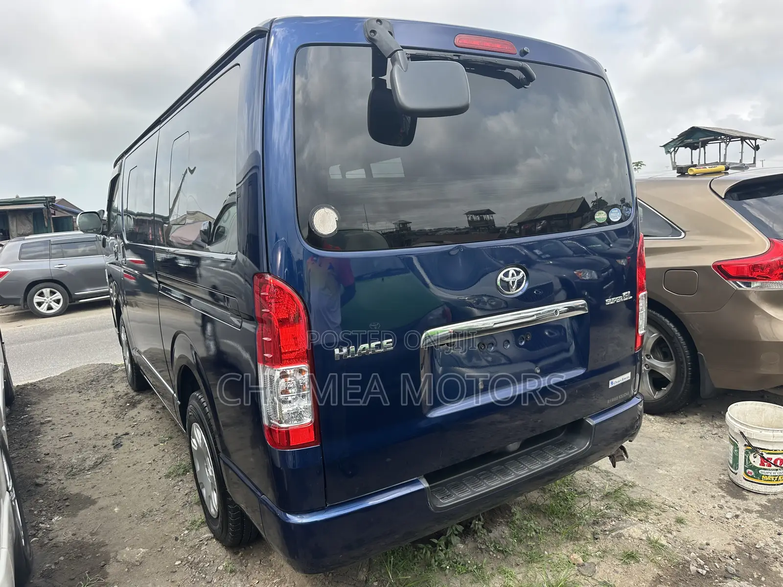 Toyota HiAce 2017 Blue