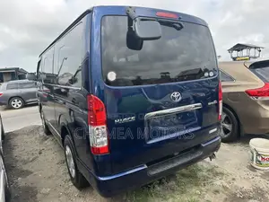 Toyota HiAce 2017 Blue