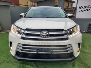 Toyota Highlander XLE 4x4 V6 (3.5L 6cyl 8A) 2018 White