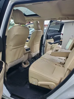 Toyota Highlander XLE 4x4 V6 (3.5L 6cyl 8A) 2018 White