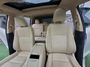 Toyota Highlander XLE 4x4 V6 (3.5L 6cyl 8A) 2018 White