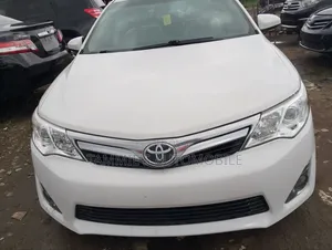 Toyota Camry XLE V6 4dr Sedan (3.5L 6cyl 6A) 2013 White