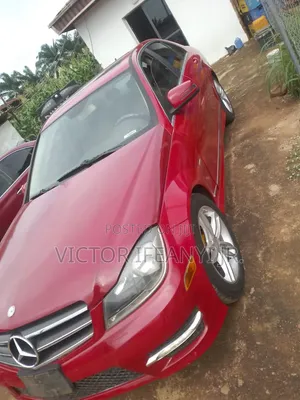 Mercedes-Benz C250 2012 Red