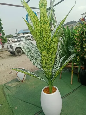 Artificial Flower and Vase Set . Available in Medium and Big Size.