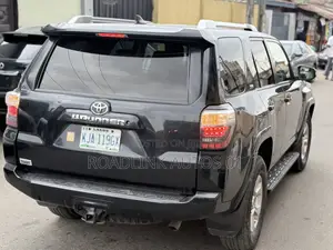 Toyota 4-Runner SR5 4dr 4x4 (4.0L 6cyl 5A) 2017 Black