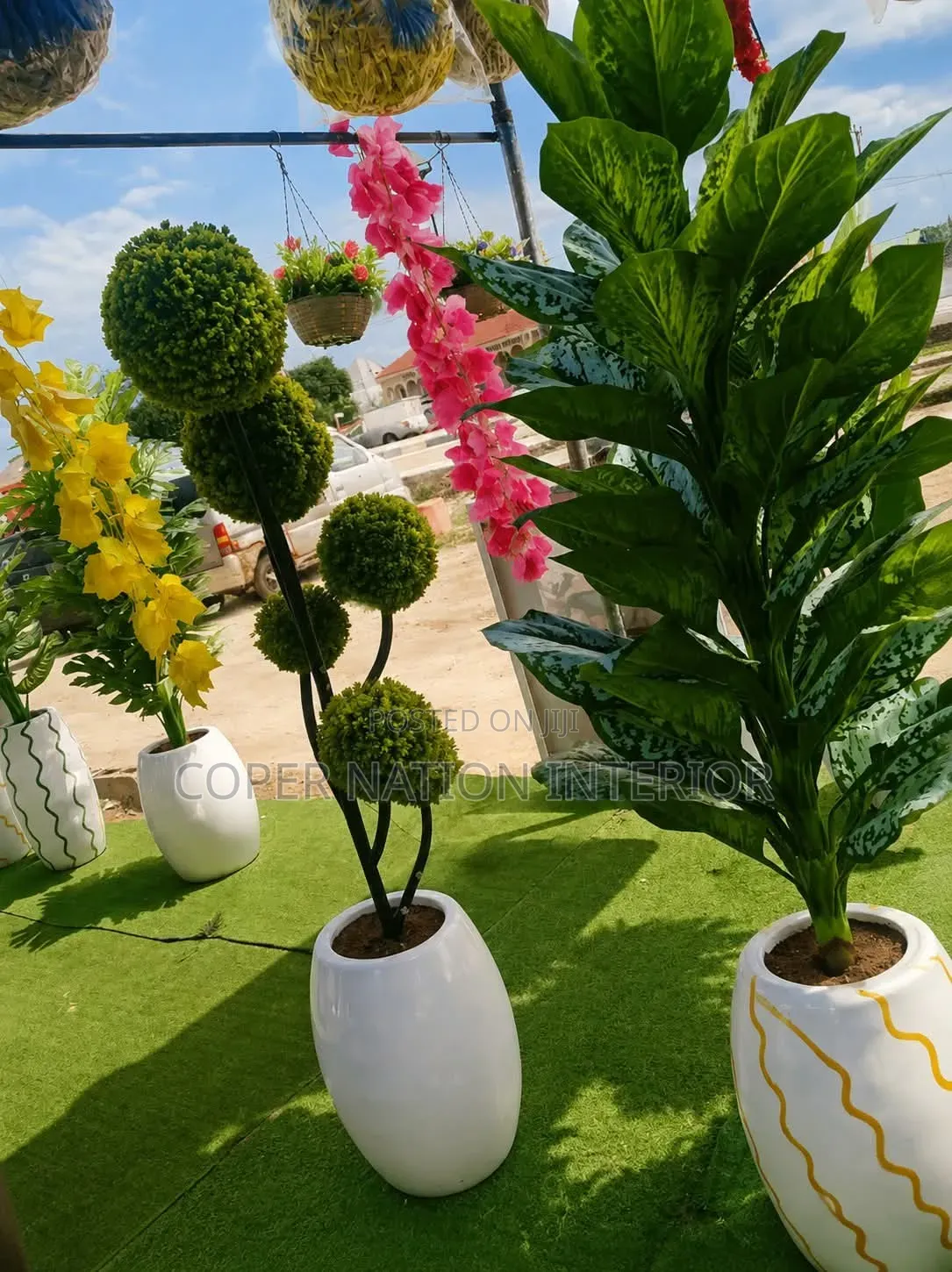 Artificial Flower and Vase Set.
Available in Different Sizes