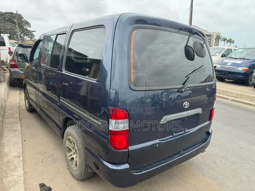 Toyota HiAce 2006 Blue