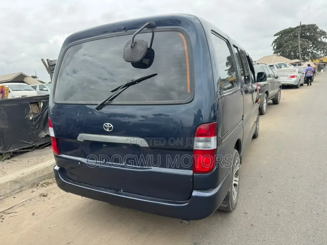 Toyota HiAce 2006 Blue