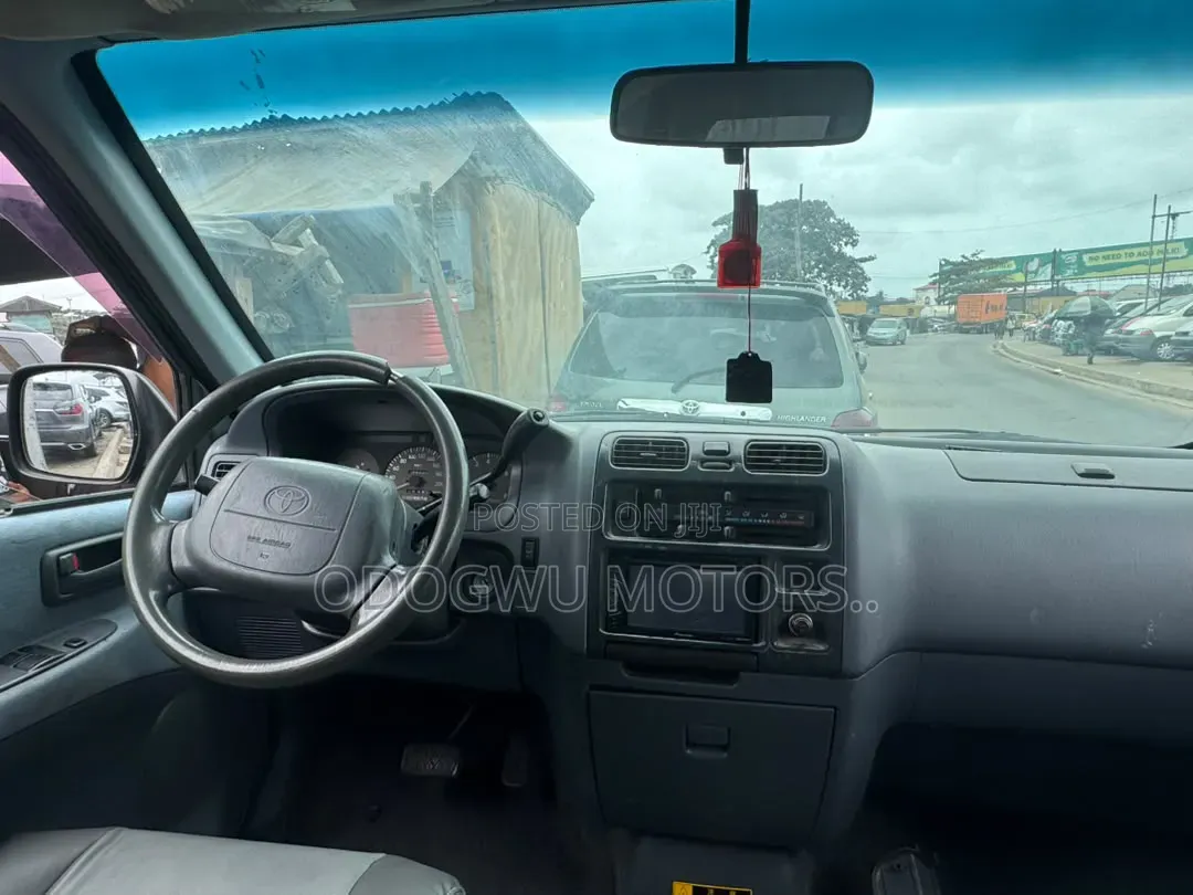 Toyota HiAce 2006 Blue